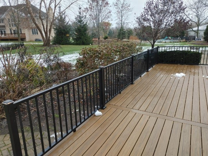 Long Grove - Deck with Aluminum Railings 1