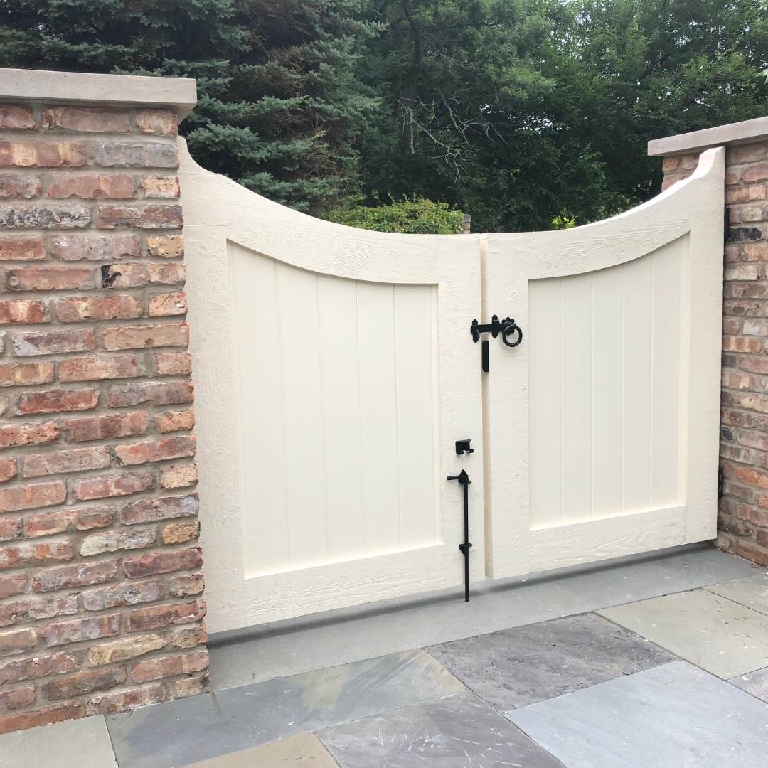 Off white Gate on Glen Ellyn property